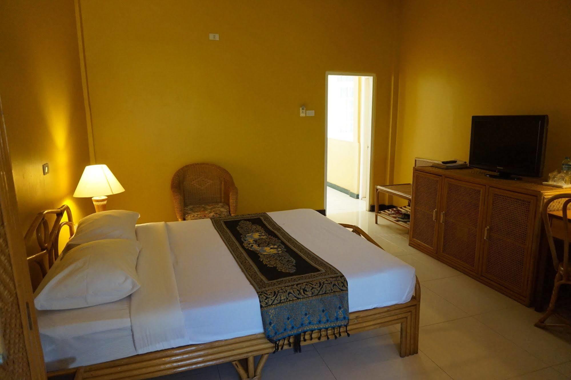 Day Inn Hotel Ban Nongdouang Eksteriør bilde